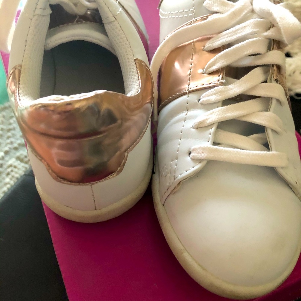 Rampage rose gold stripe sneaker